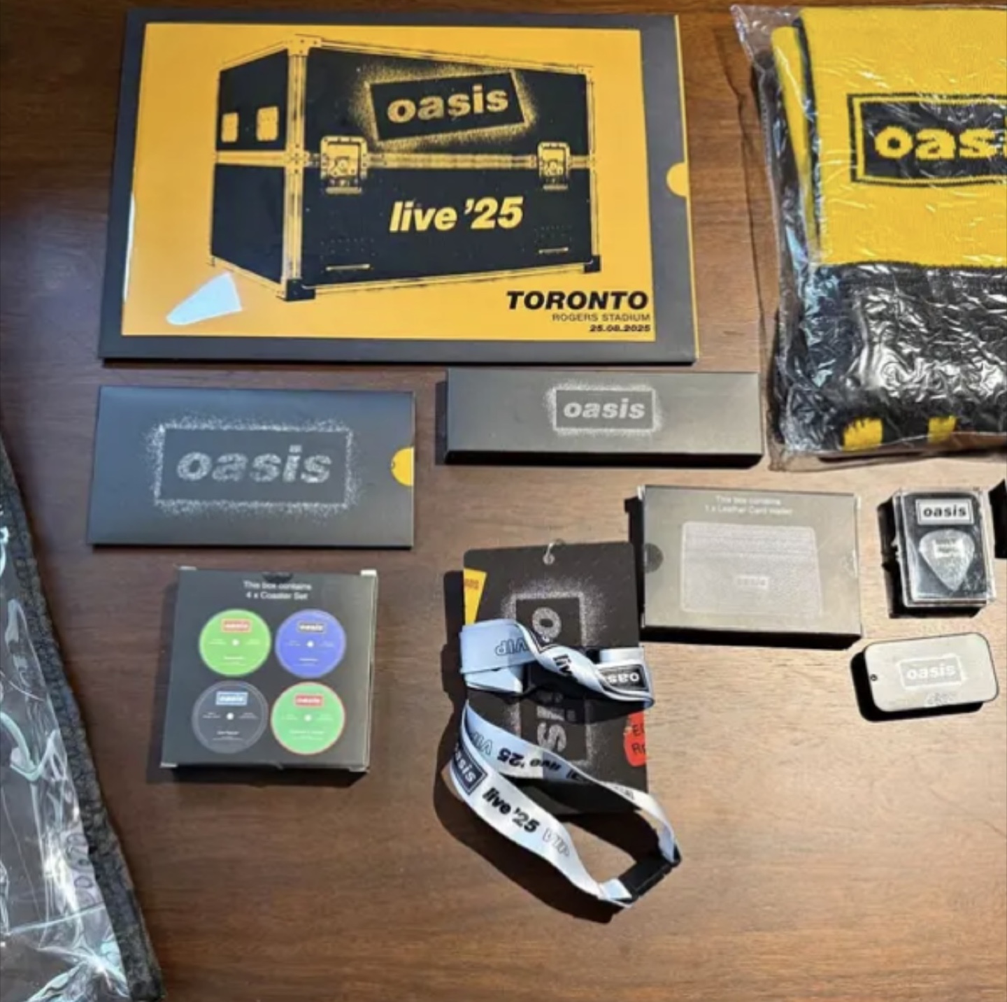 Oasis Live '25 Tour VIP Fan Pack RARE - photo 2