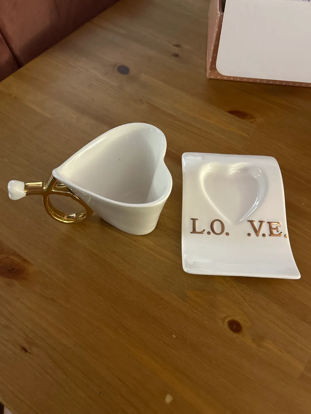 Heart-Shaped Espresso Cup Set – "L.O.V.E." Design thumbnail