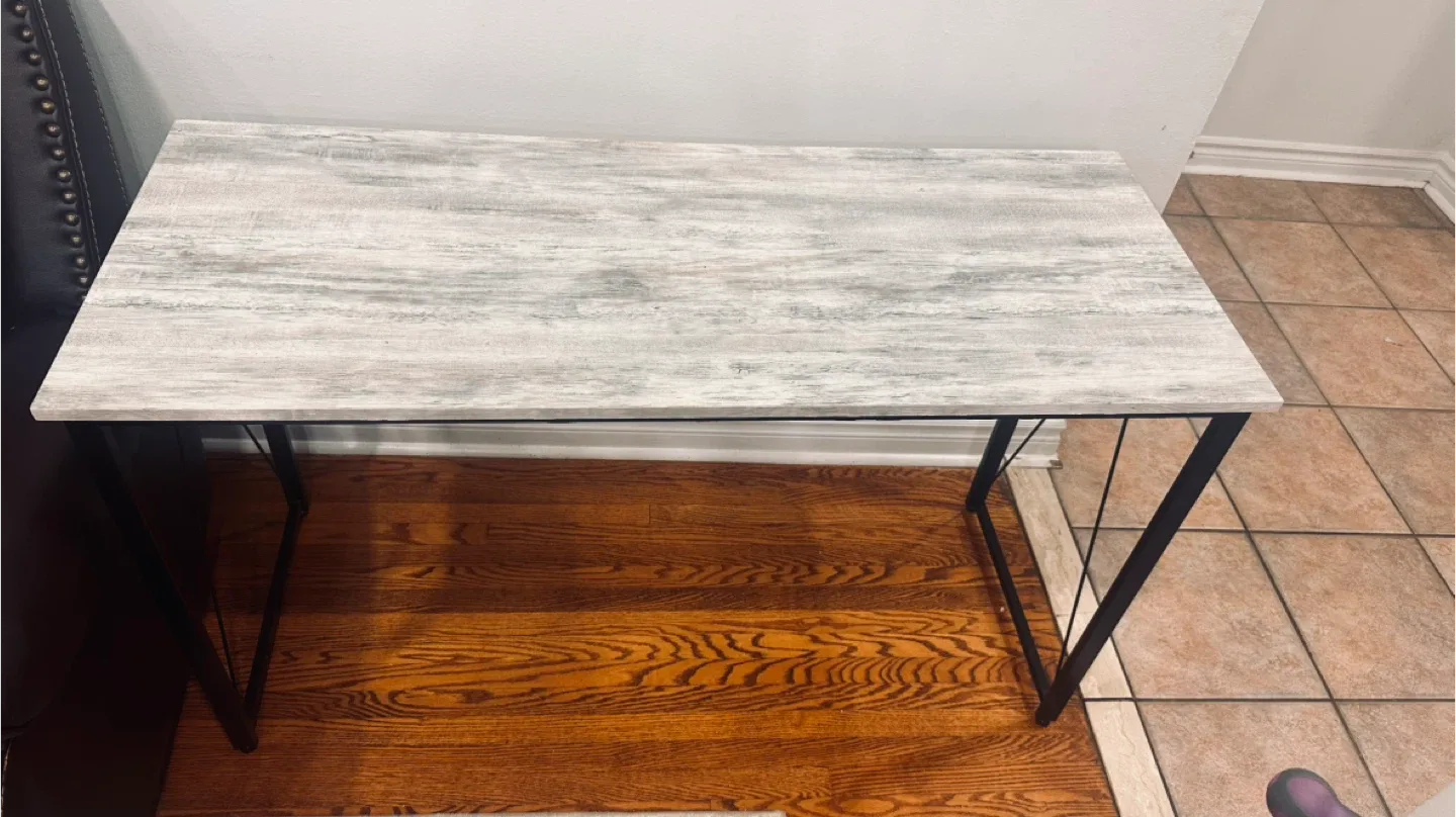 Whitewash Wood Grain Desk image indicator(3)