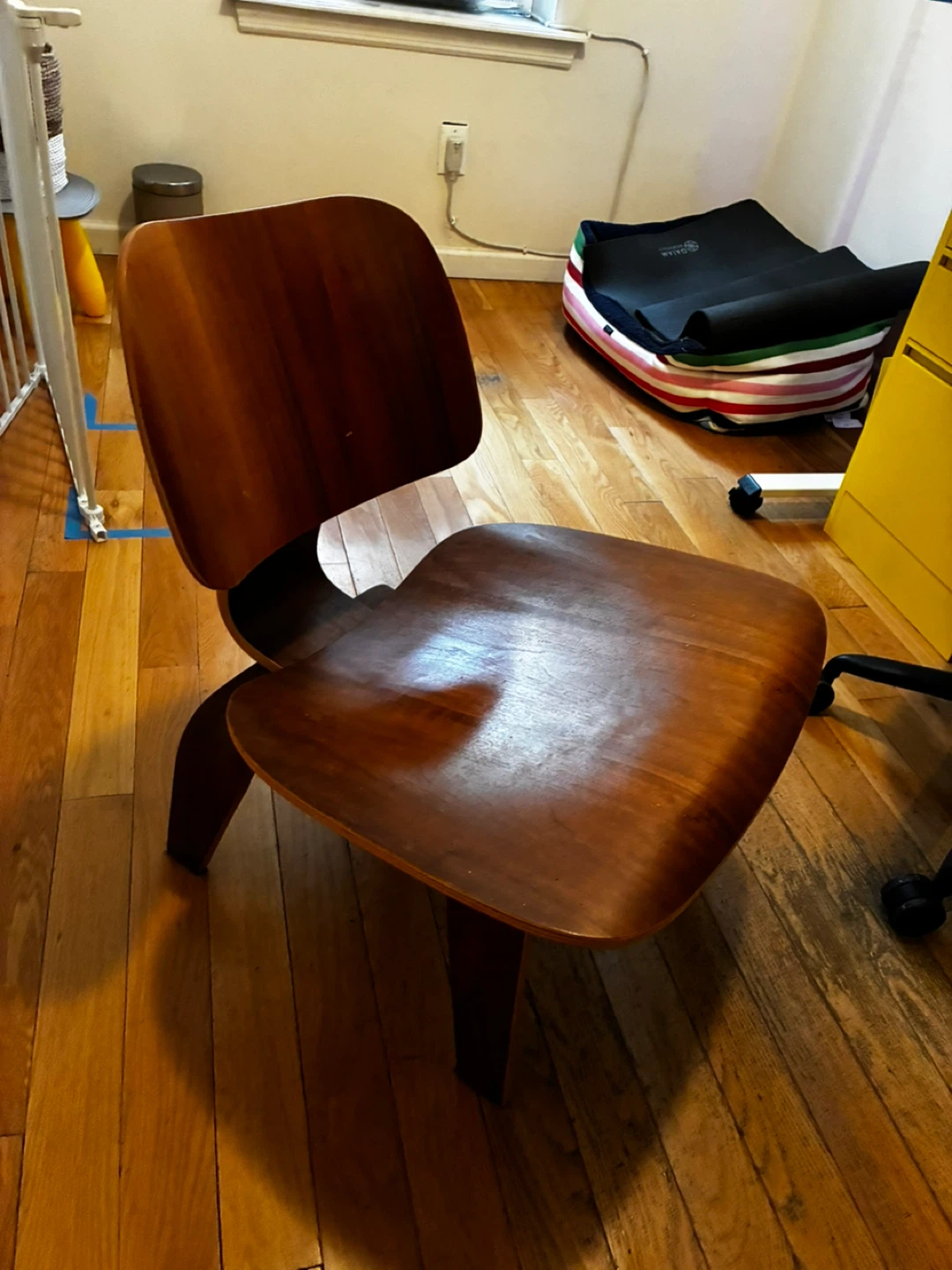 Eames Style Molded Plywood Lounge Chair - photo 2