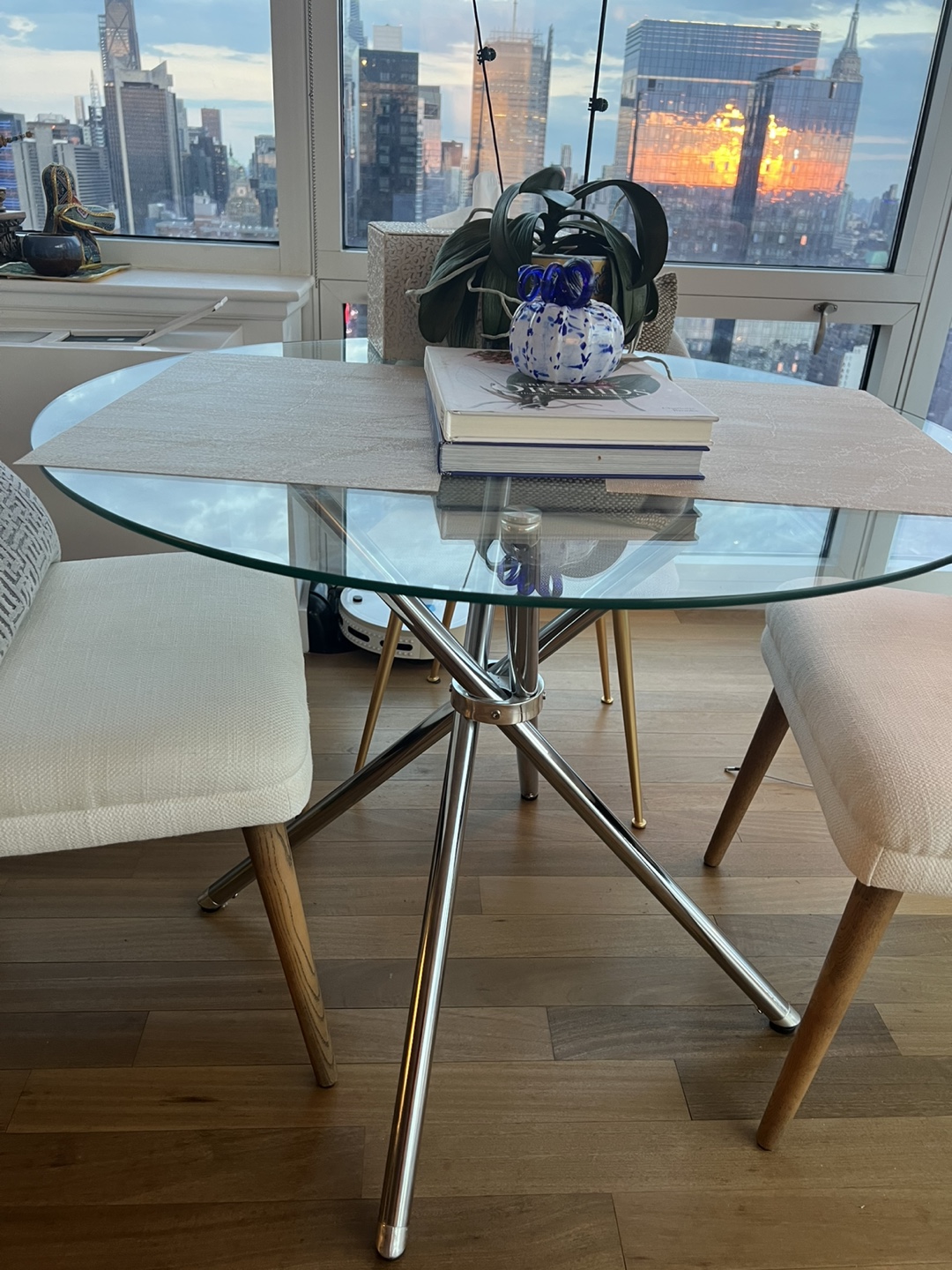 Round Clear Glass Dining Table - photo 4