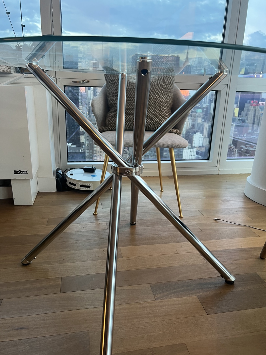Round Clear Glass Dining Table - photo 2