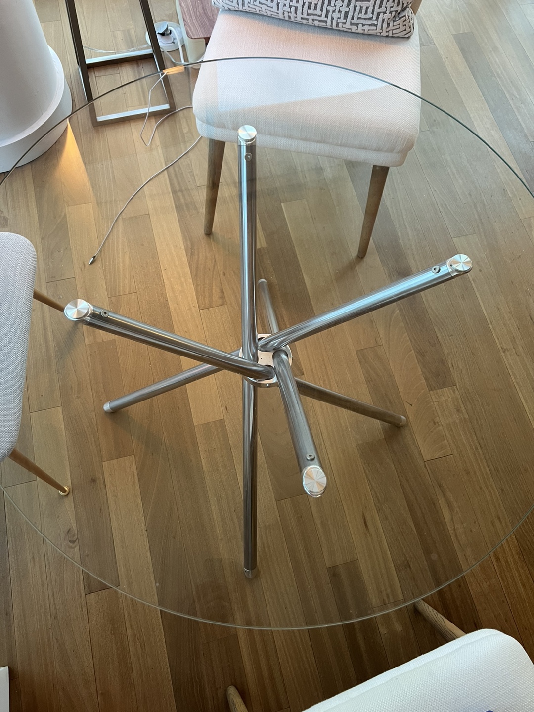 Round Clear Glass Dining Table - photo 3