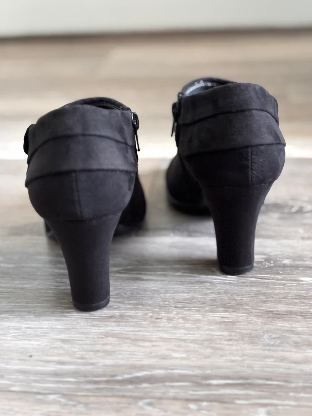 Aerosoles Black Suede Ankle Boots, Size 6 image indicator(3)