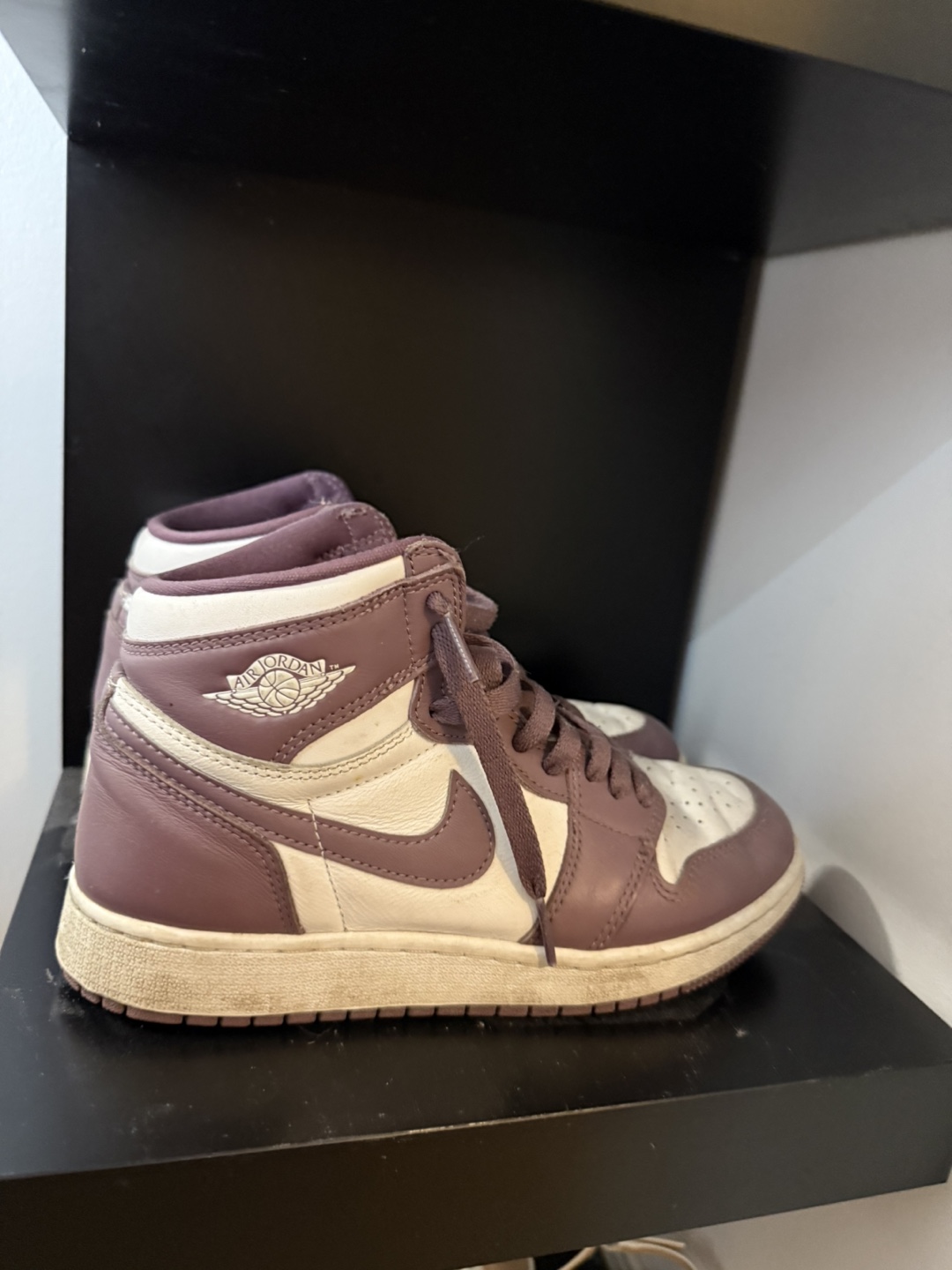 Air Jordan 1 High, Size 5Y or 7 women’s