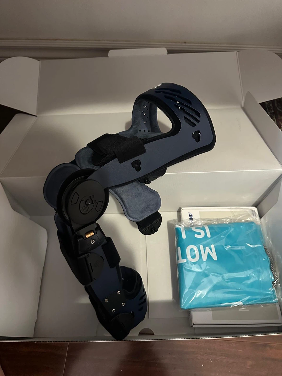 Knee brace
