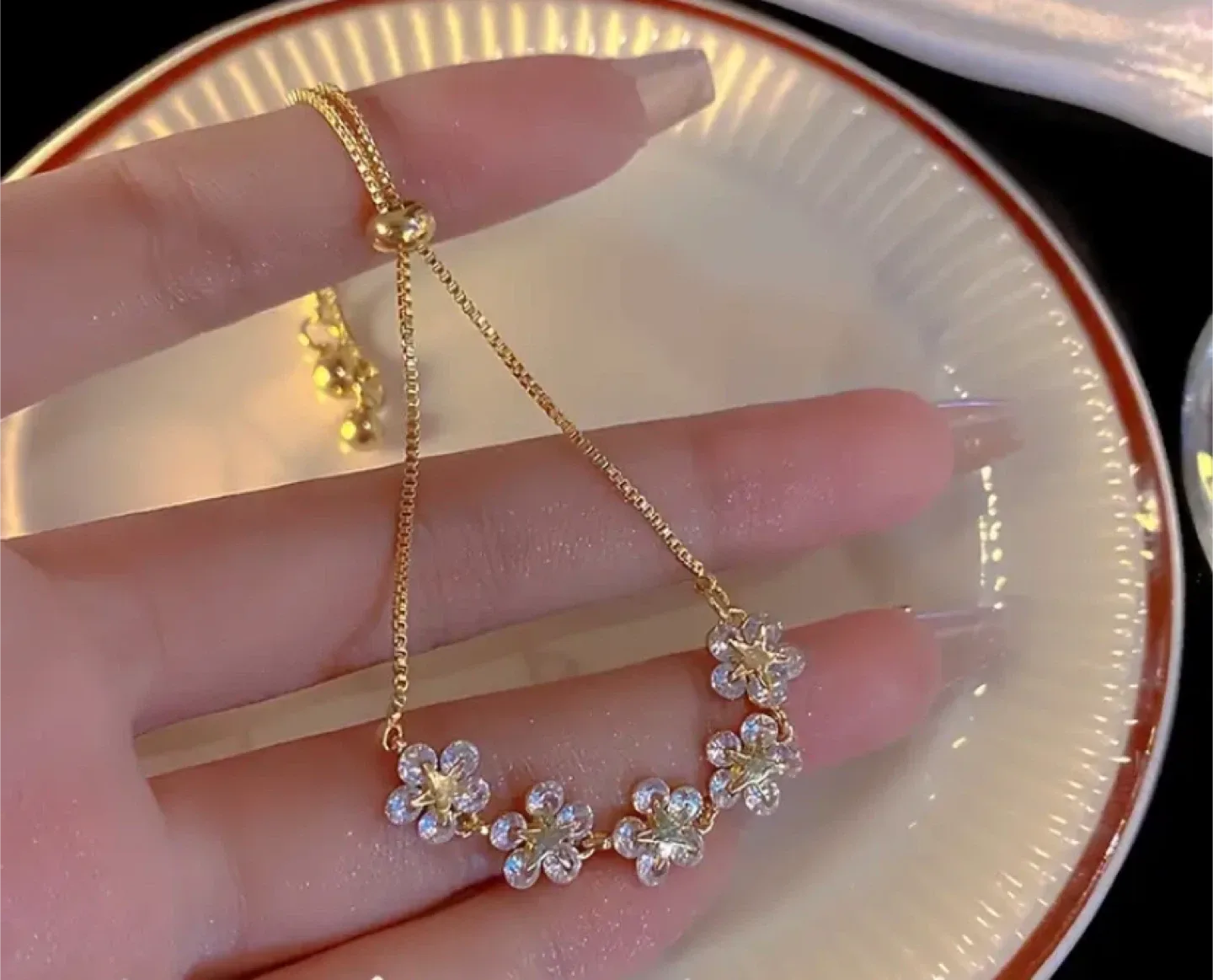 Golden Flower Bracelet image indicator(2)