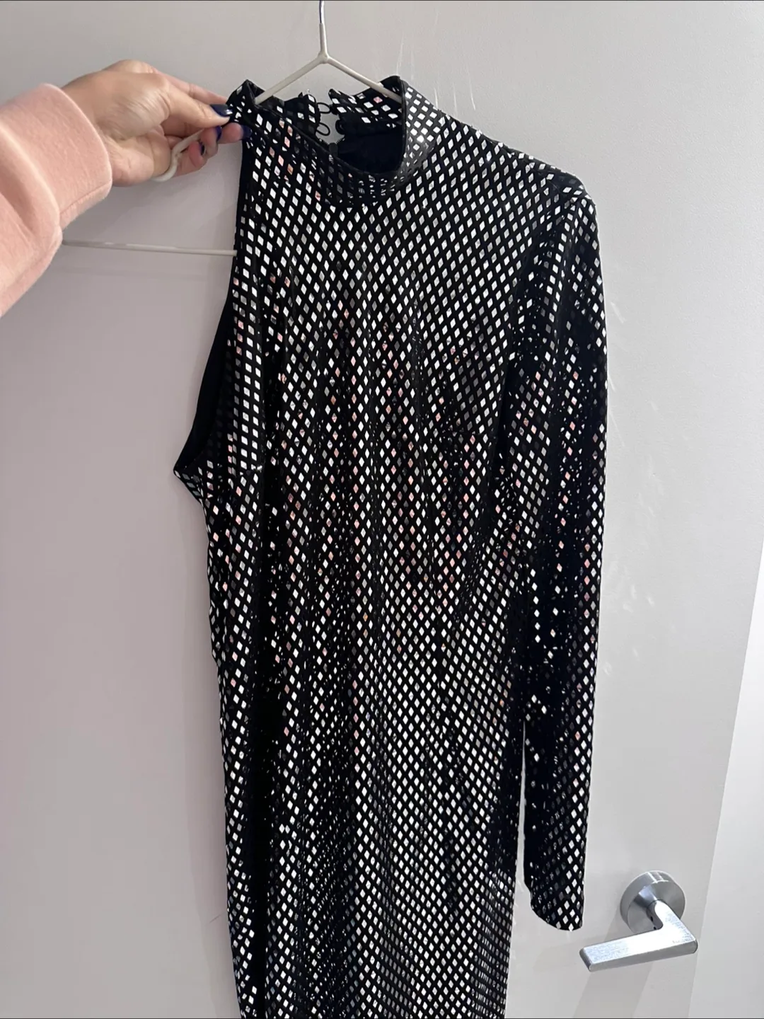 Black One-Sleeve Sequin Mini Dress image indicator(4)