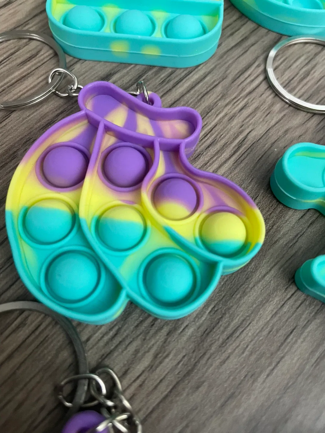 Pop It Fidget Keychains - Assorted Shapes image indicator(5)