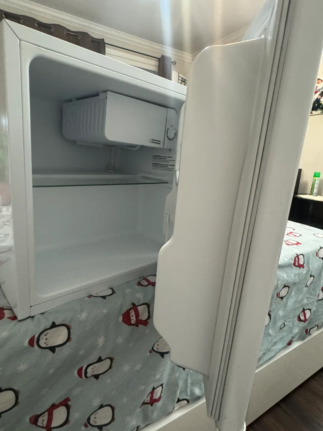 Master Chef Compact Refrigerator - New in Box image indicator(6)