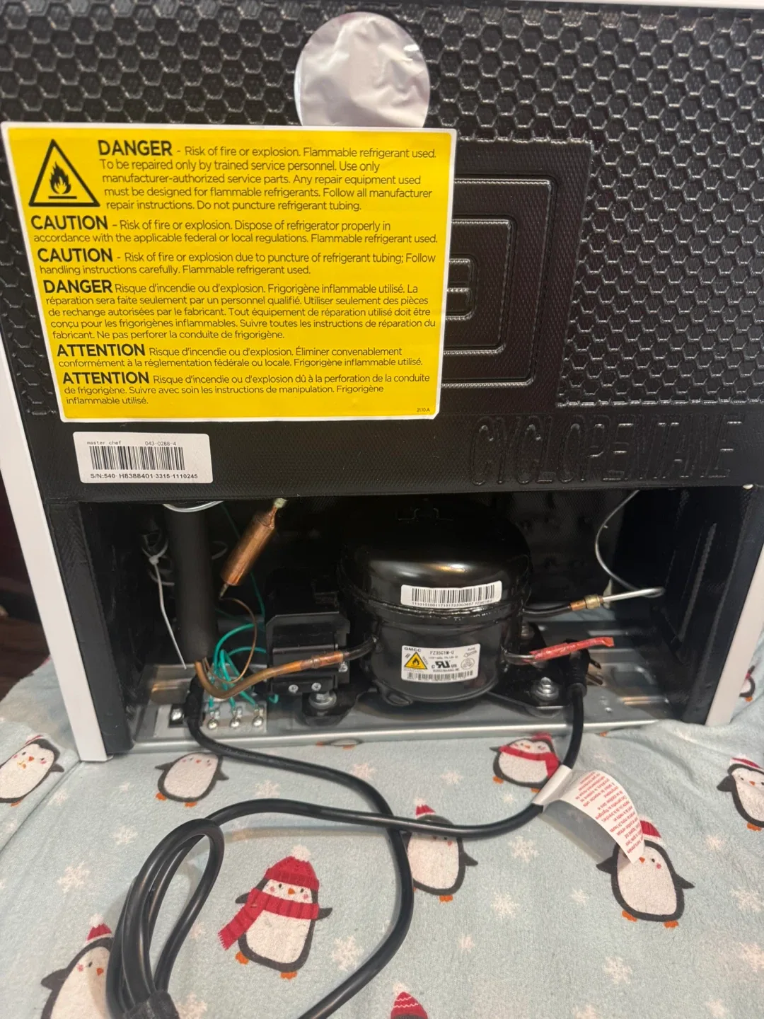 Master Chef Compact Refrigerator - New in Box image indicator(8)