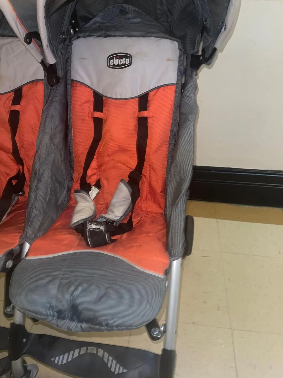 Chicco Double Stroller - Orange & Gray image indicator(4)