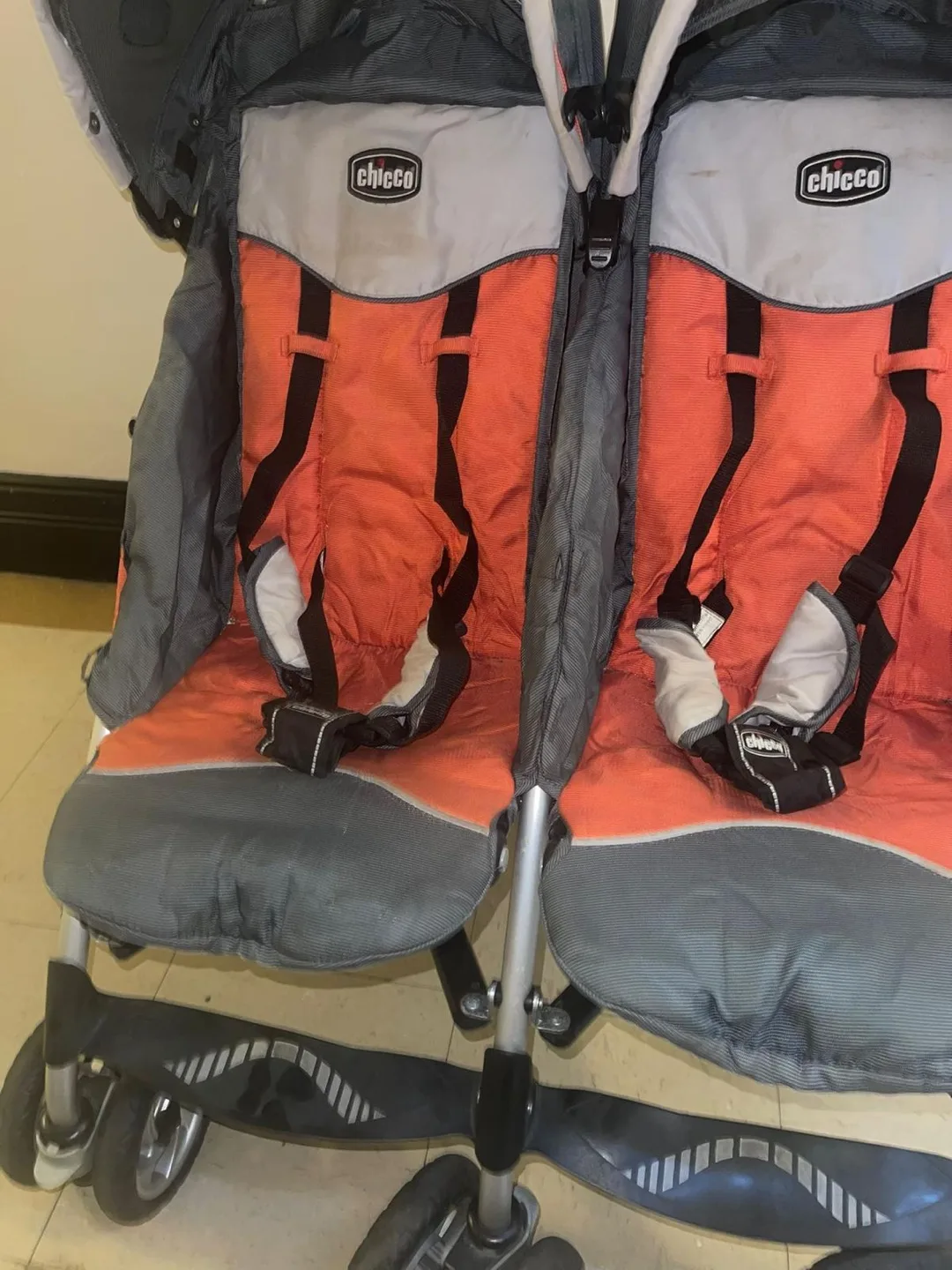 Chicco Double Stroller - Orange & Gray image indicator(3)