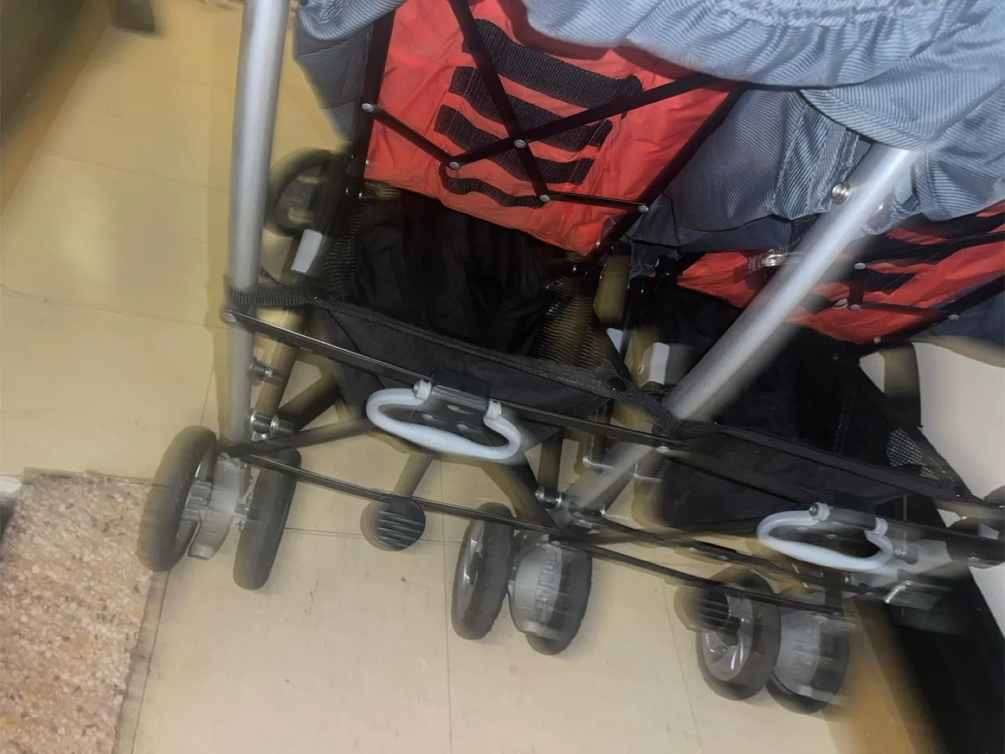 Chicco Double Stroller - Orange & Gray image indicator(5)