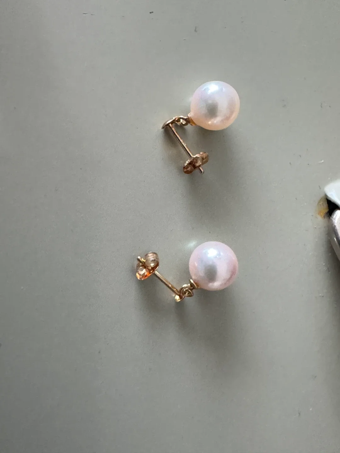 Pearl Stud Earrings image indicator(2)