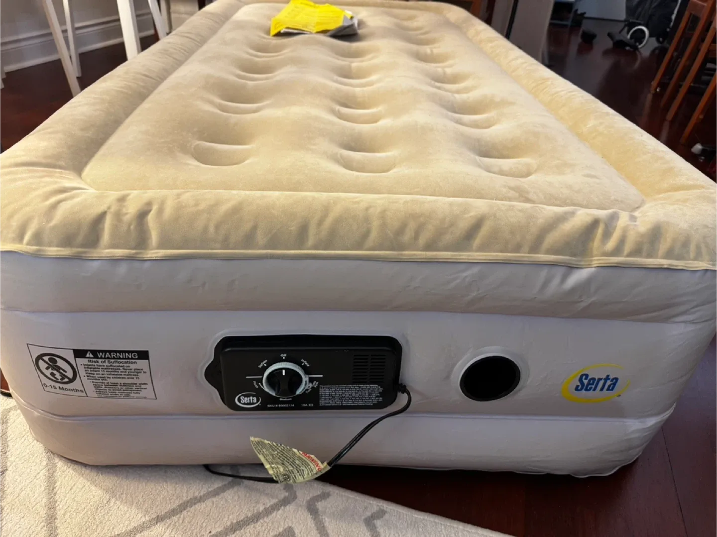 Serta Raised Airbed with Built-in AC Pump image indicator(3)