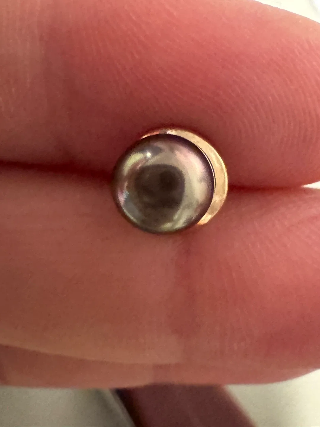 black Pearl Stud Earrings image indicator(2)