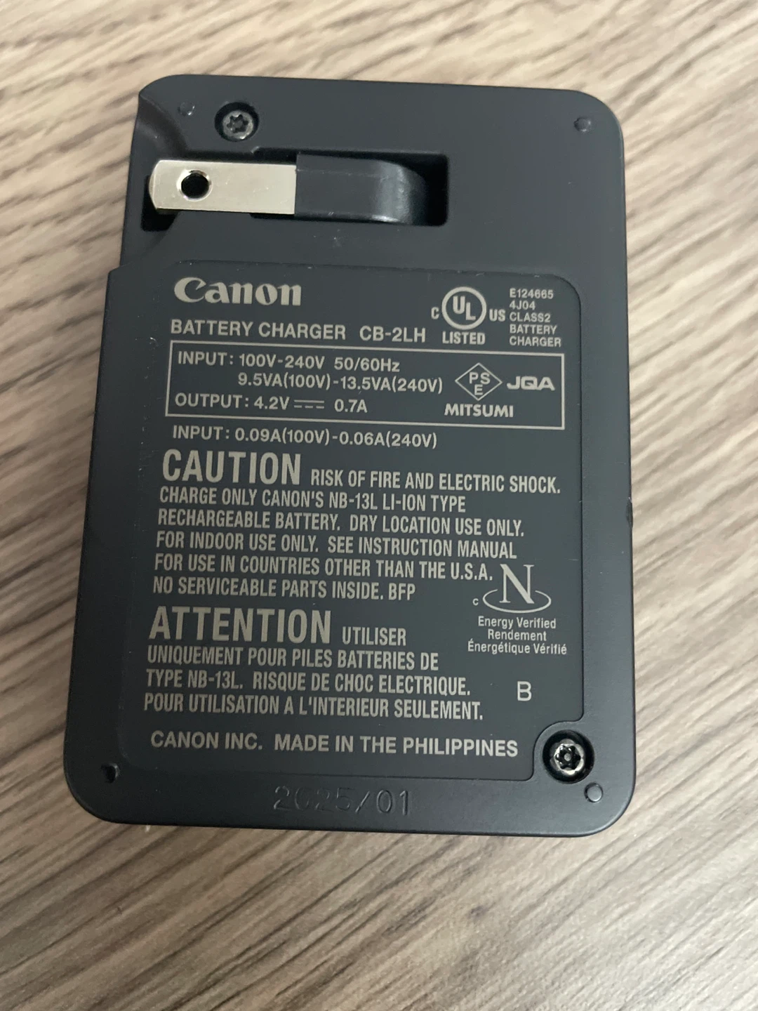 Canon CB-2LH Battery Charger - photo 3