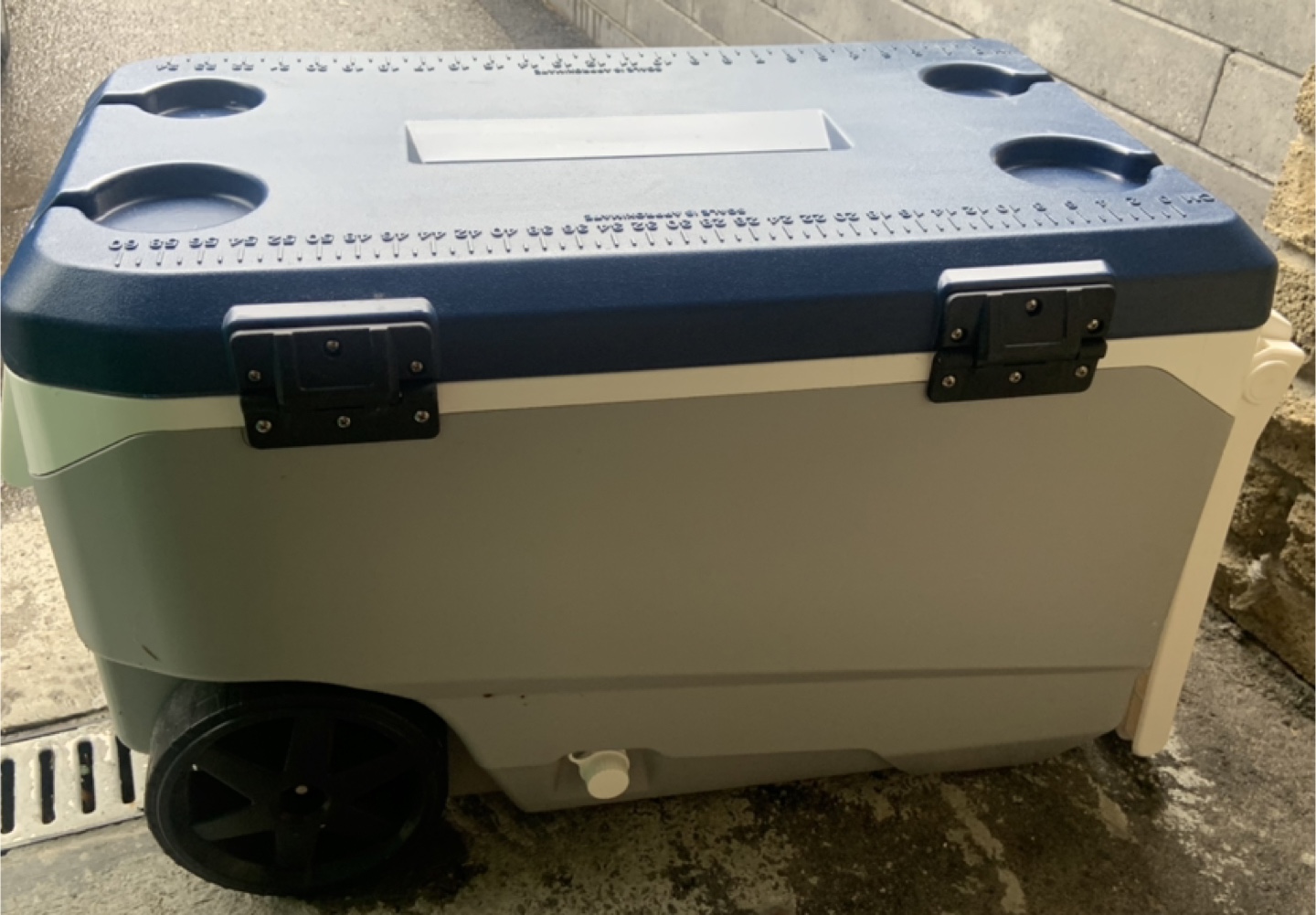 Igloo Latitude 90 Roller Cooler - photo 2