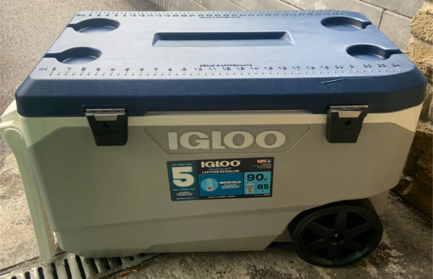 Igloo Latitude 90 Roller Cooler thumbnail