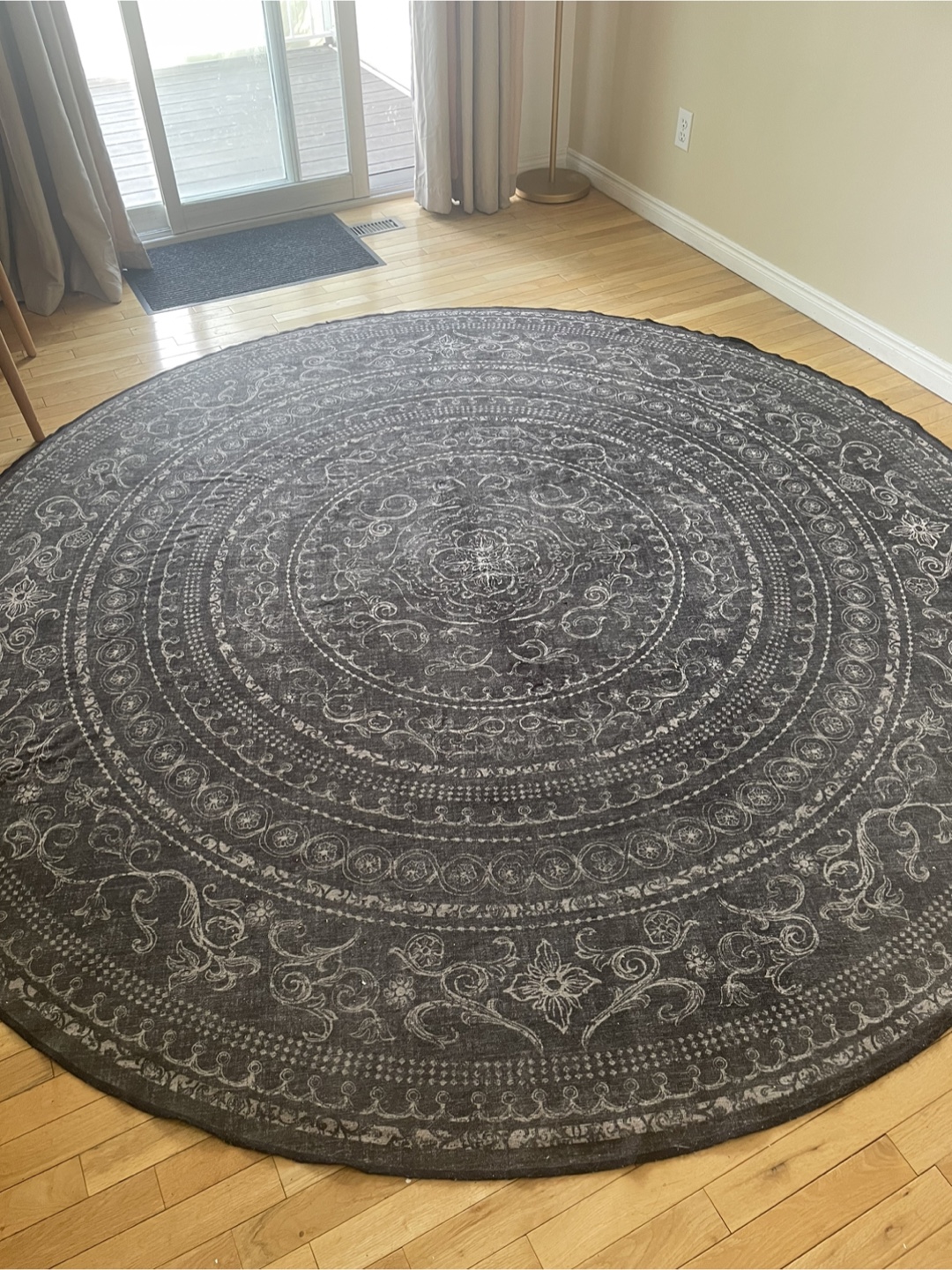 Round Area Rug with mat (8 feet diameter)