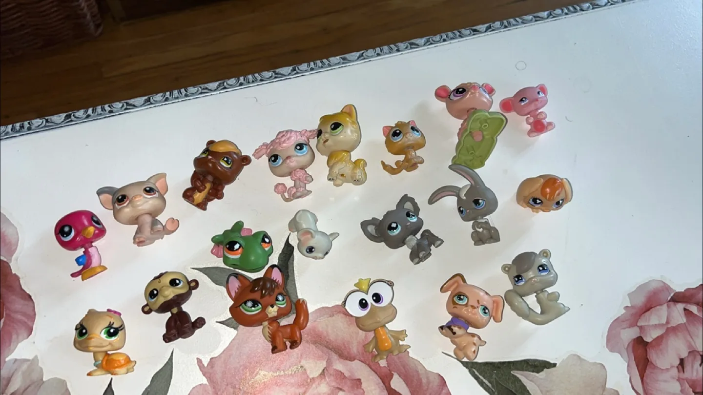 Vintage Littlest Pet Shop Figures image indicator(2)