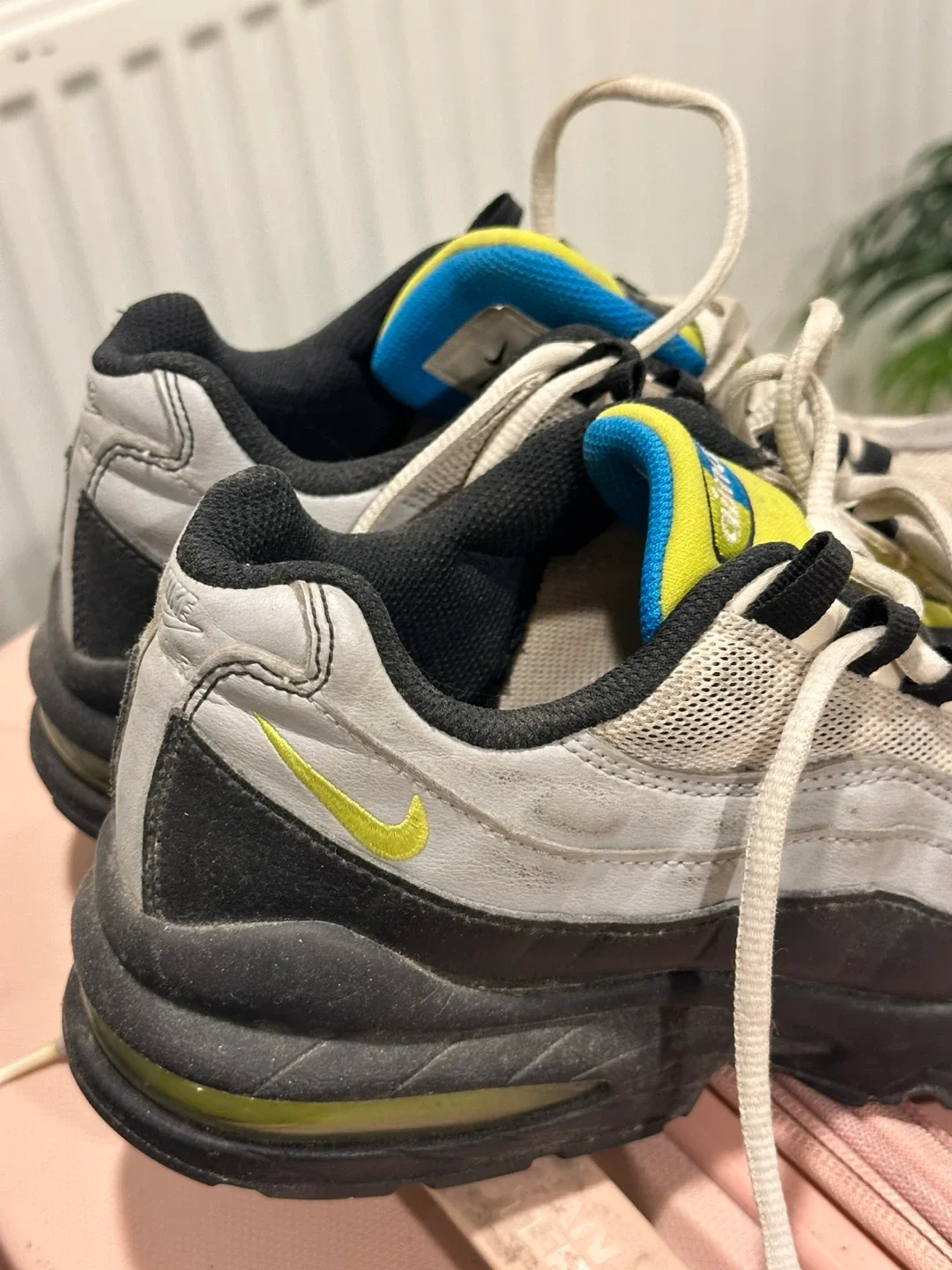 Nike Air Max 95 Sneakers - Size 5 image indicator(5)