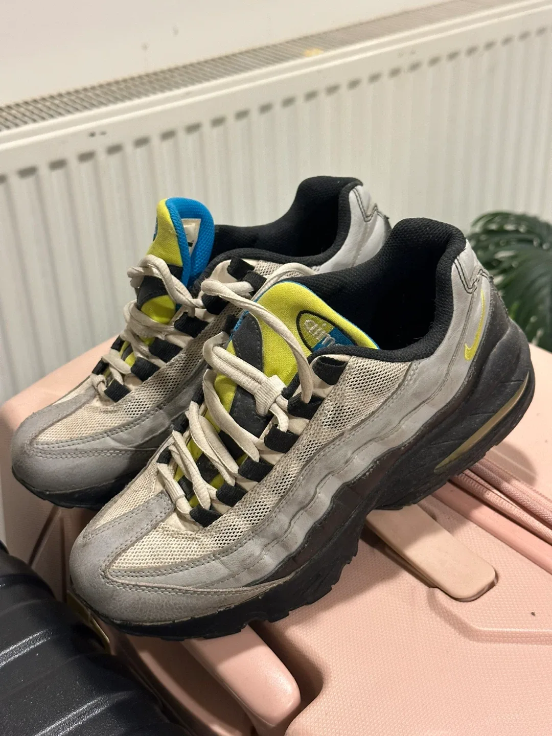 Nike Air Max 95 Sneakers - Size 5 image indicator(3)