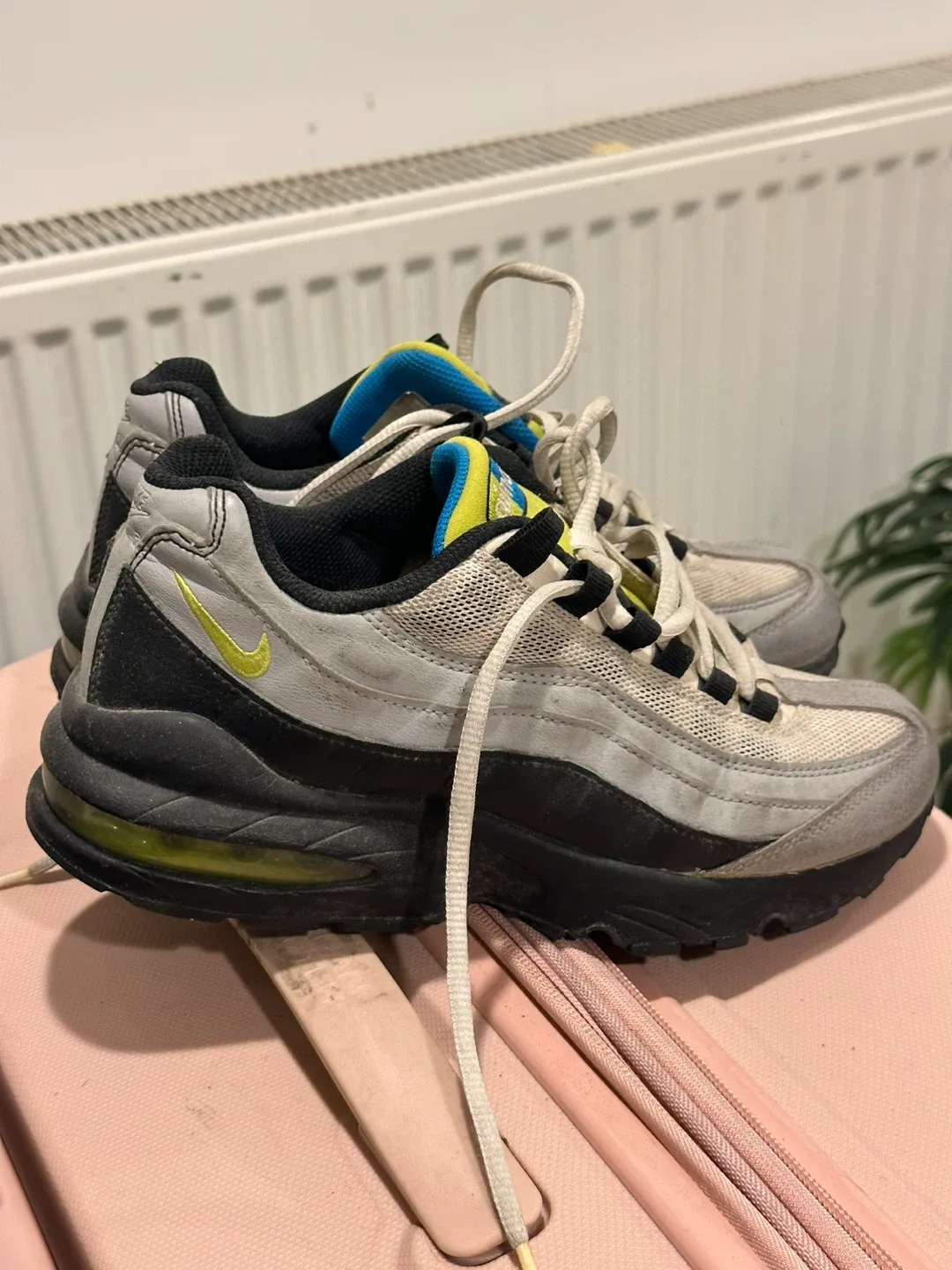 Nike Air Max 95 Sneakers - Size 5 image indicator(2)