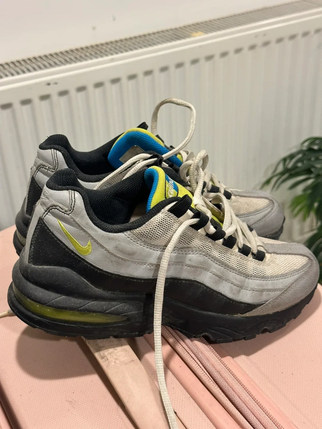 Nike Air Max 95 Sneakers - Size 5 image indicator(4)