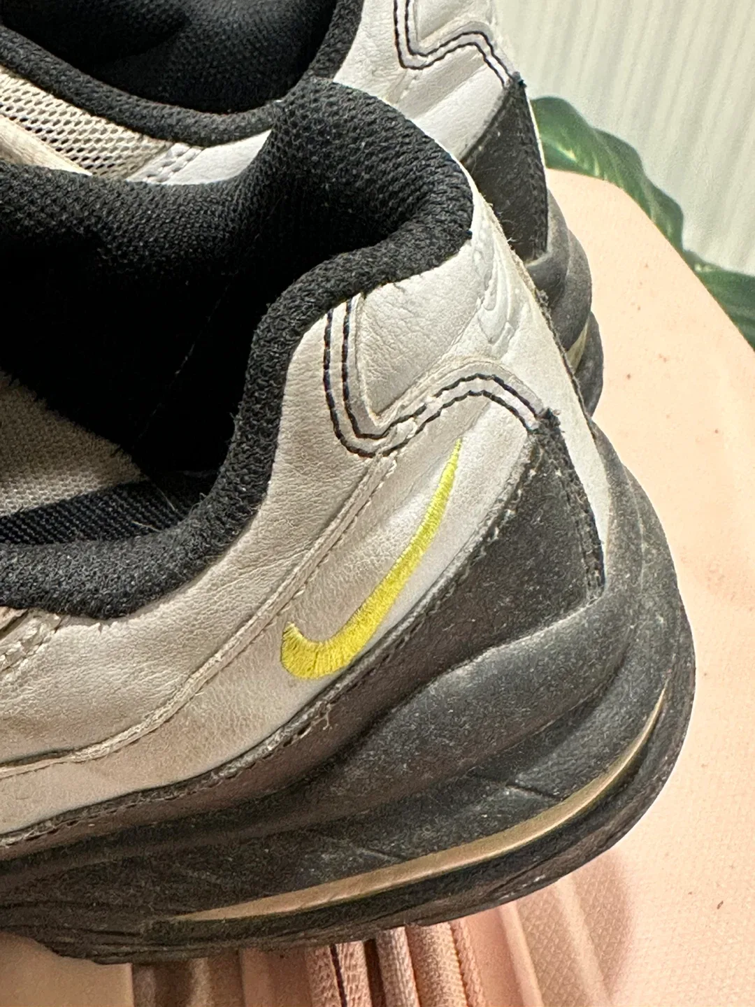 Nike Air Max 95 Sneakers - Size 5 image indicator(6)