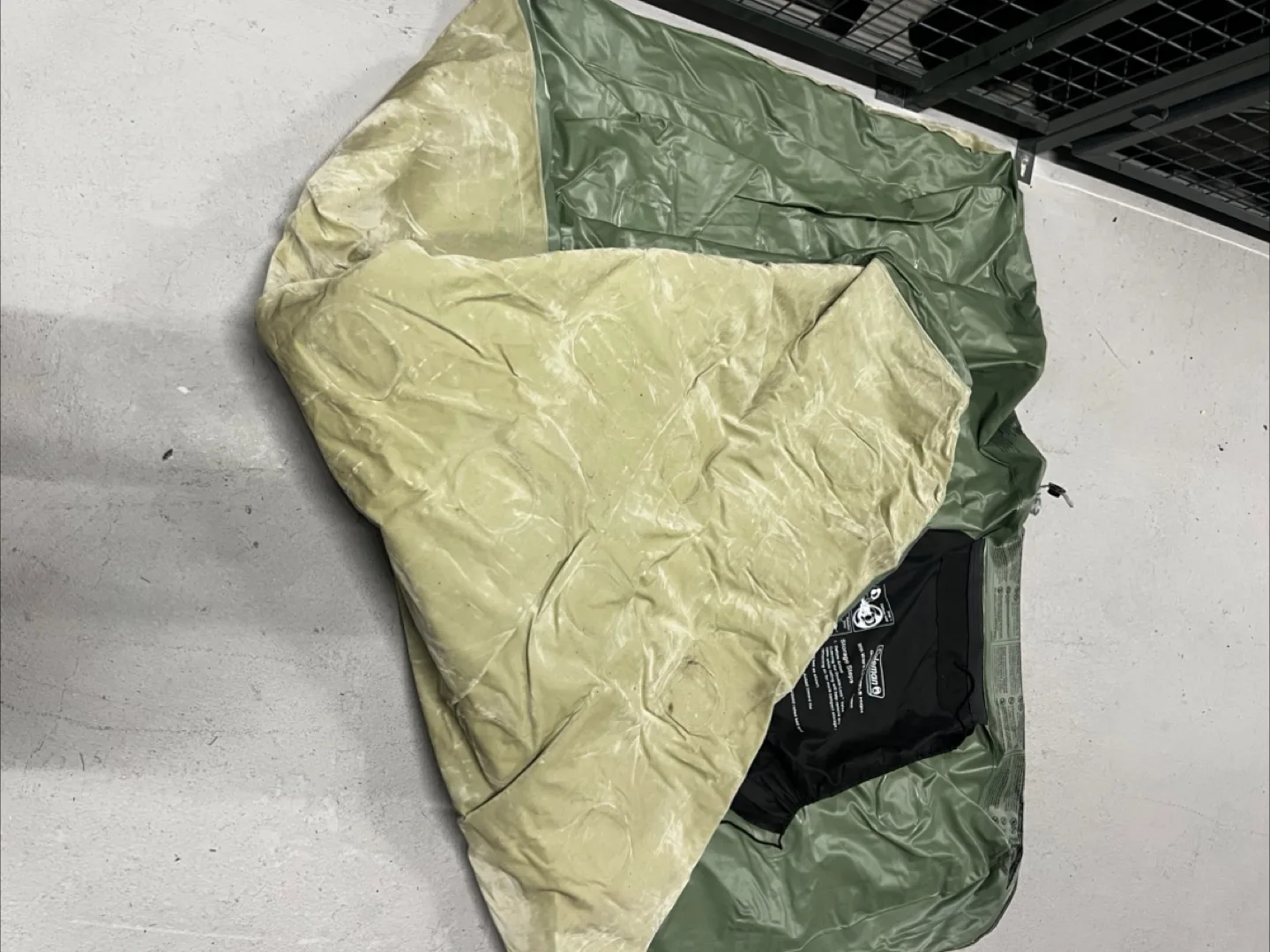 Coleman Queen Size Double-High Airbed image indicator(2)