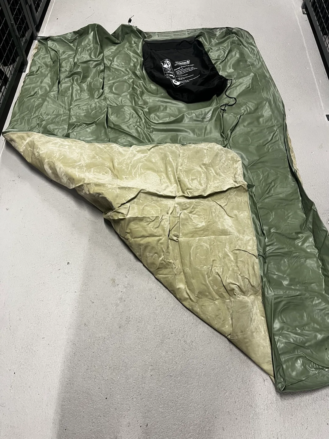 Coleman Queen Size Double-High Airbed image indicator(3)