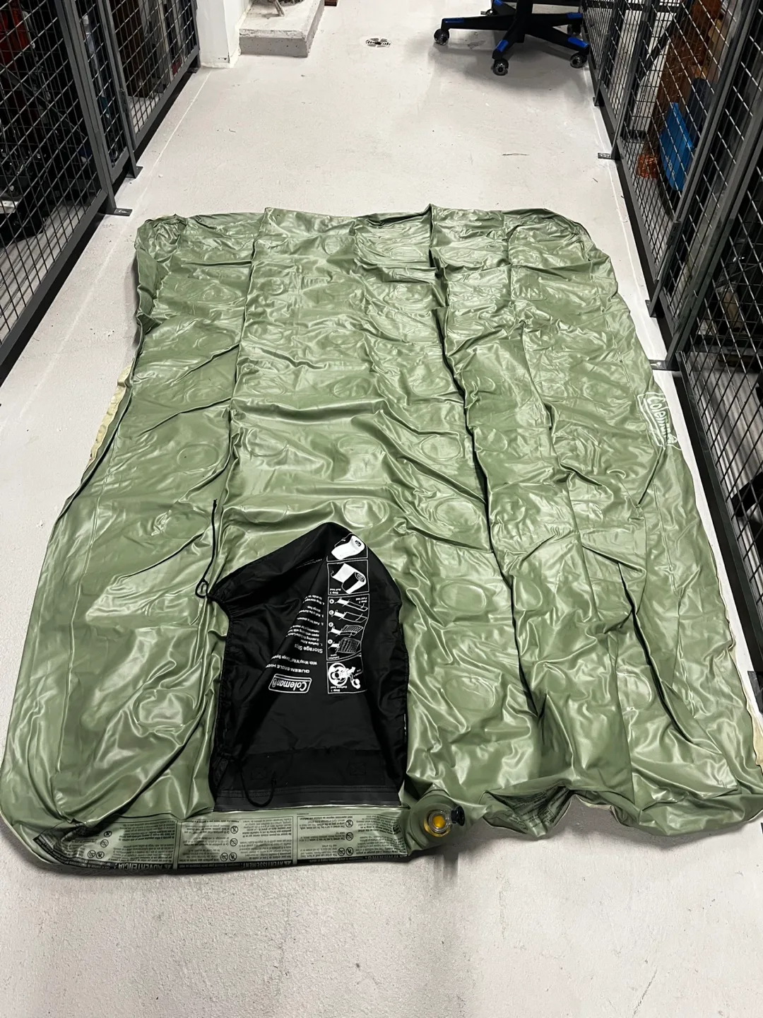 Coleman Queen Size Double-High Airbed image indicator(5)