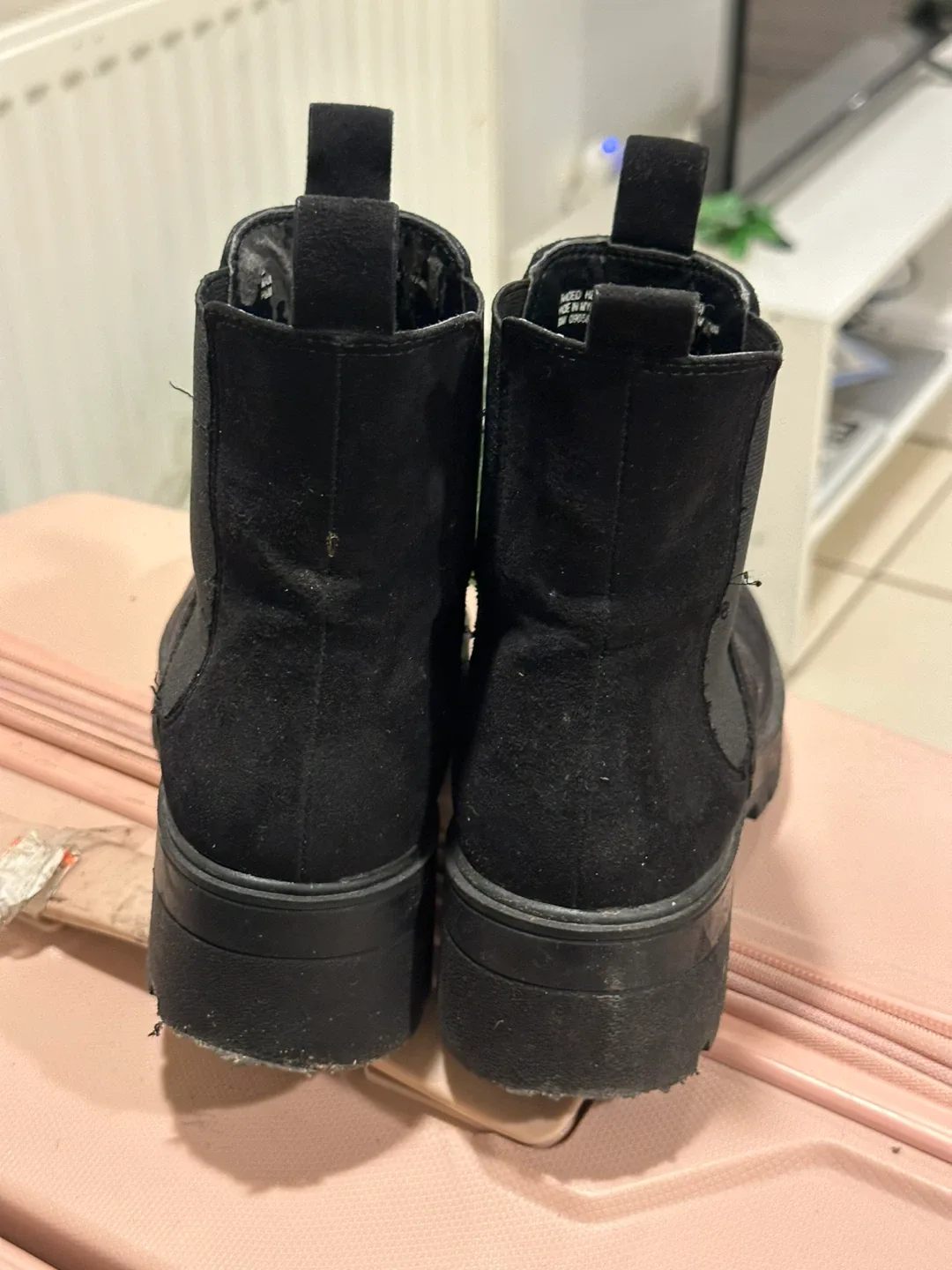 H&M Black Chelsea Boots image indicator(3)