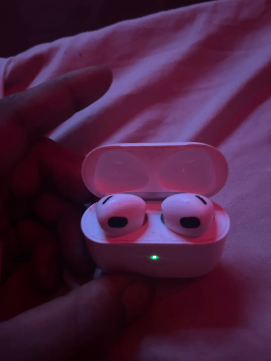 Apple AirPods Pro (3 generation) image indicator(2)