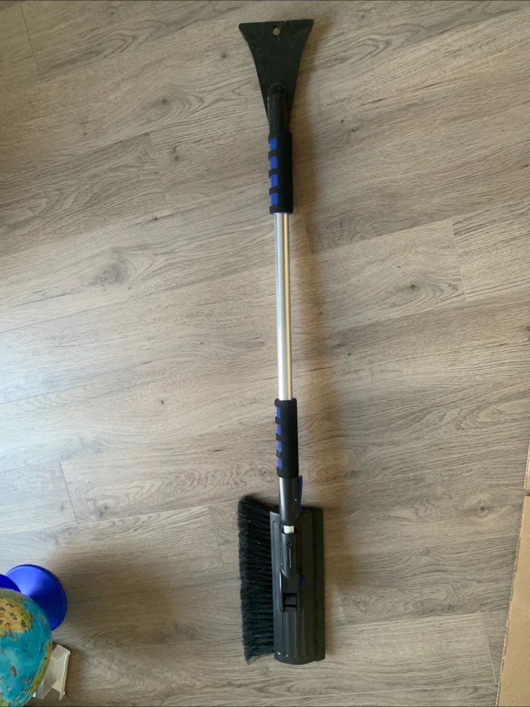 Certified Telescoping Snowbrush/Ice Scraper thumbnail