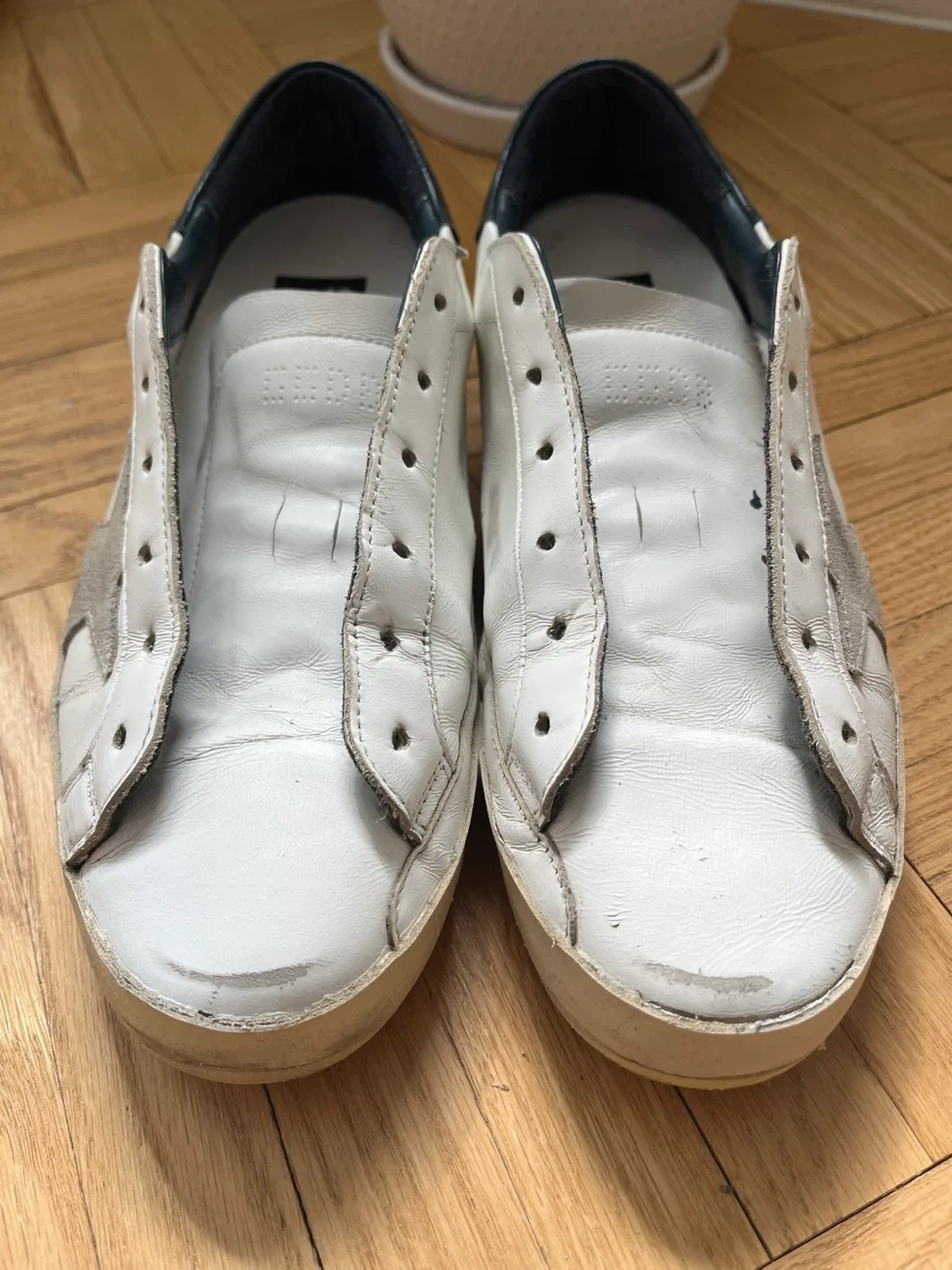 Golden Goose Women’s Sneakers image indicator(5)