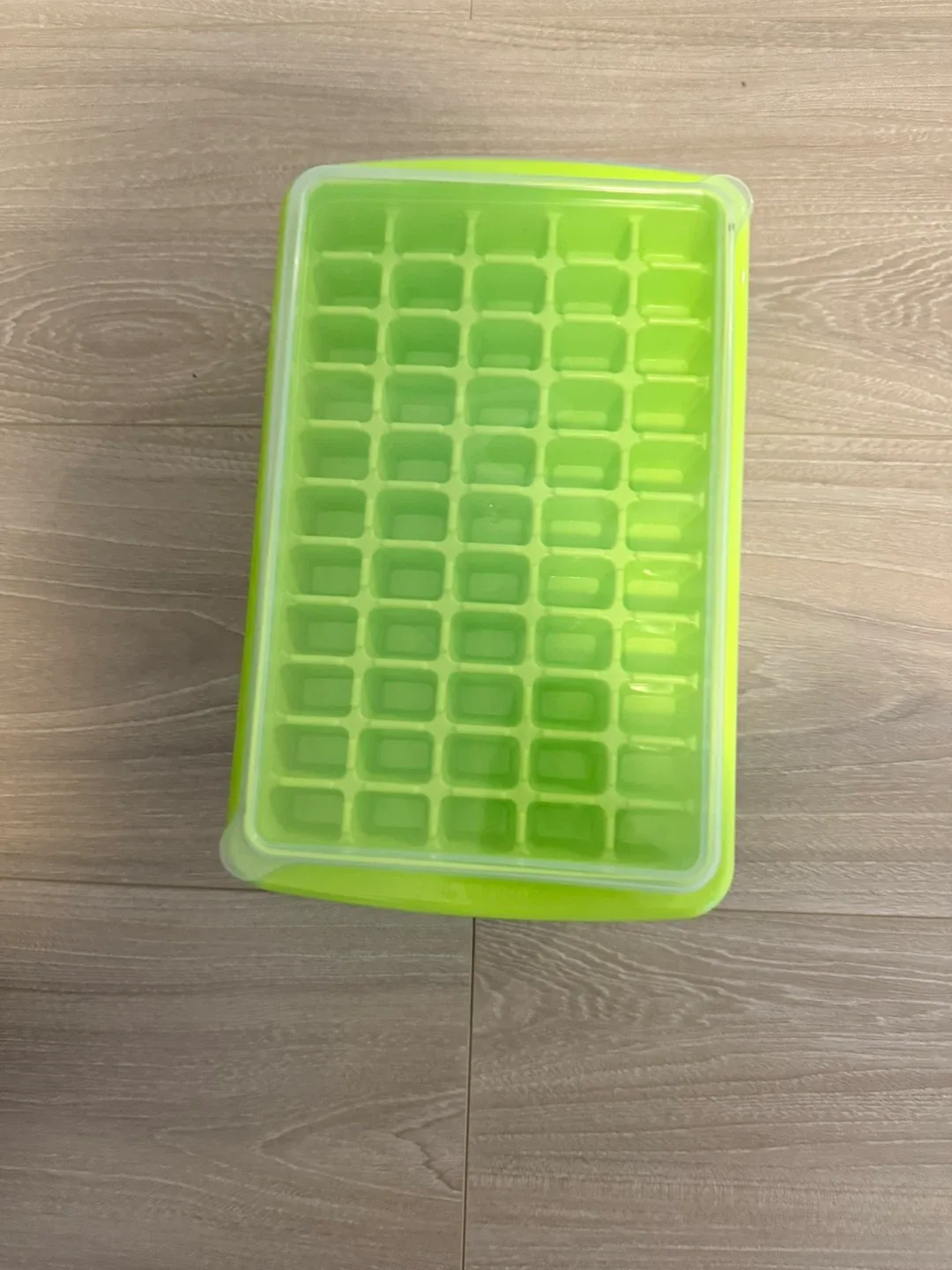 Green Ice Cube Tray with Lid thumbnail