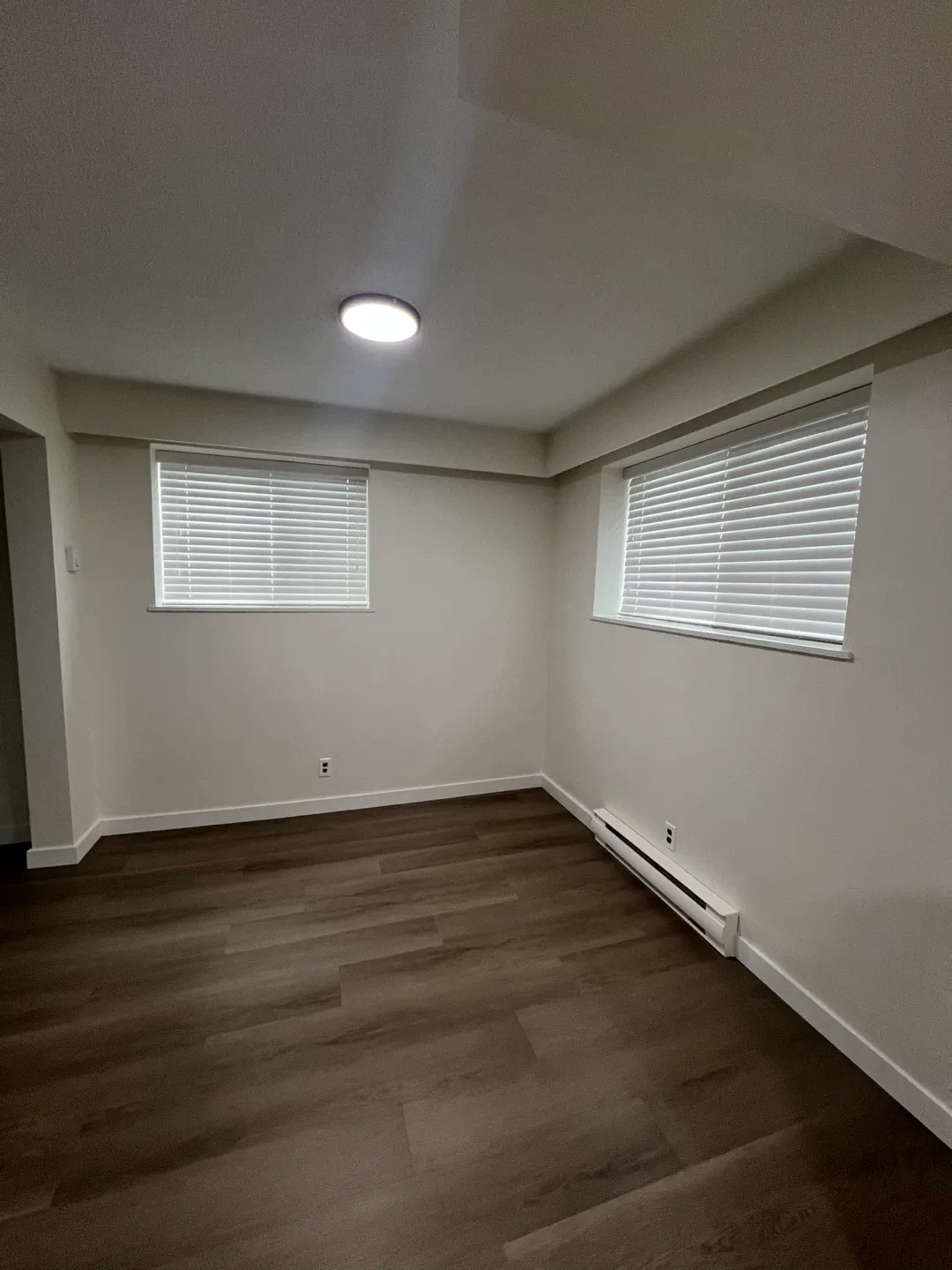 Sept 15 or Oct 1. Move in basement suite Edmonds area image indicator(2)