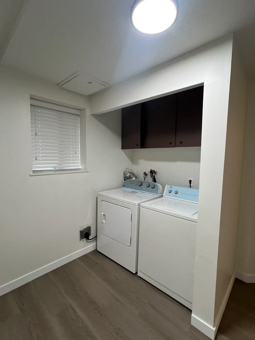 Sept 15 or Oct 1. Move in basement suite Edmonds area image indicator(5)