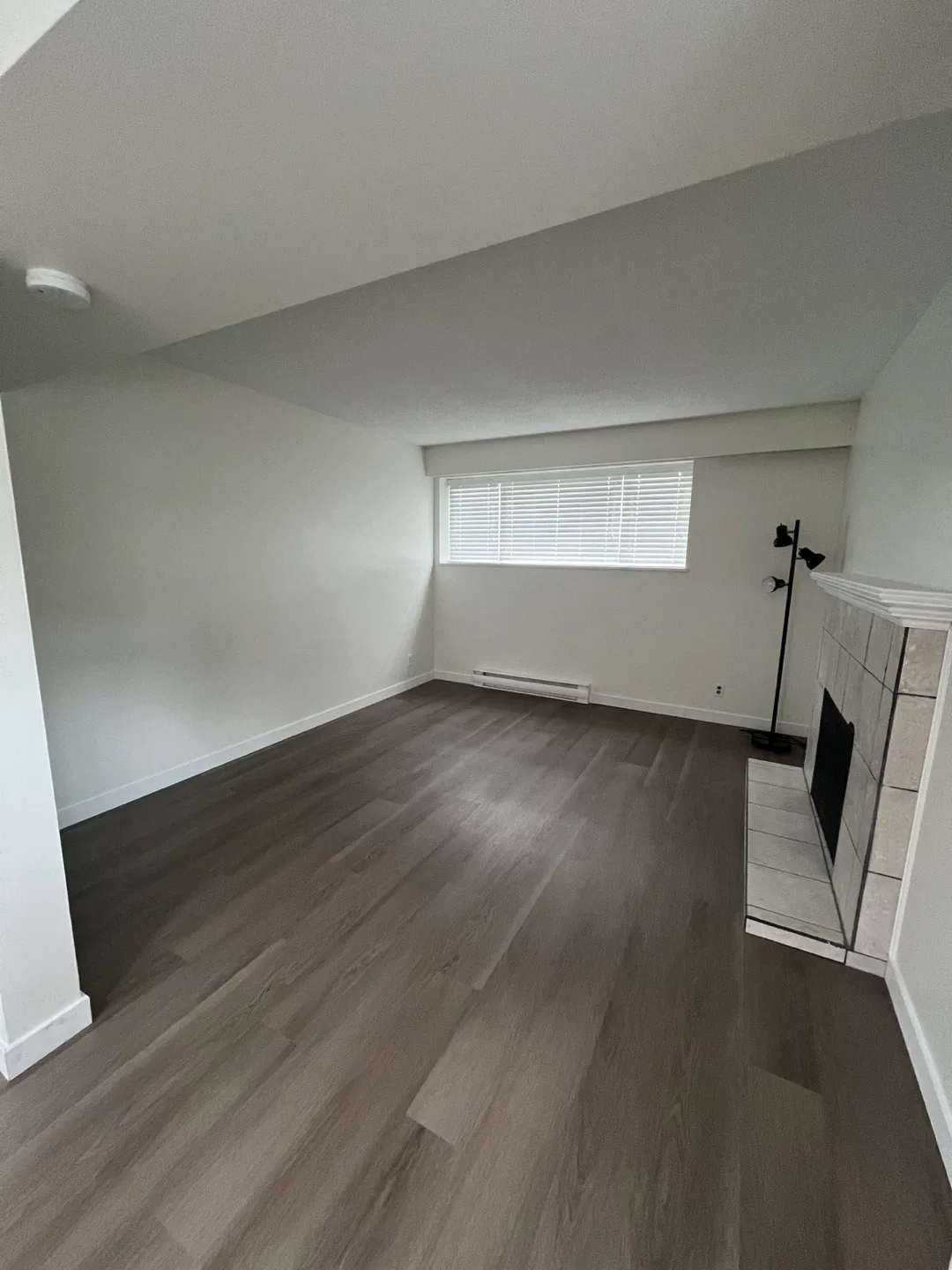 Sept 15 or Oct 1. Move in basement suite Edmonds area