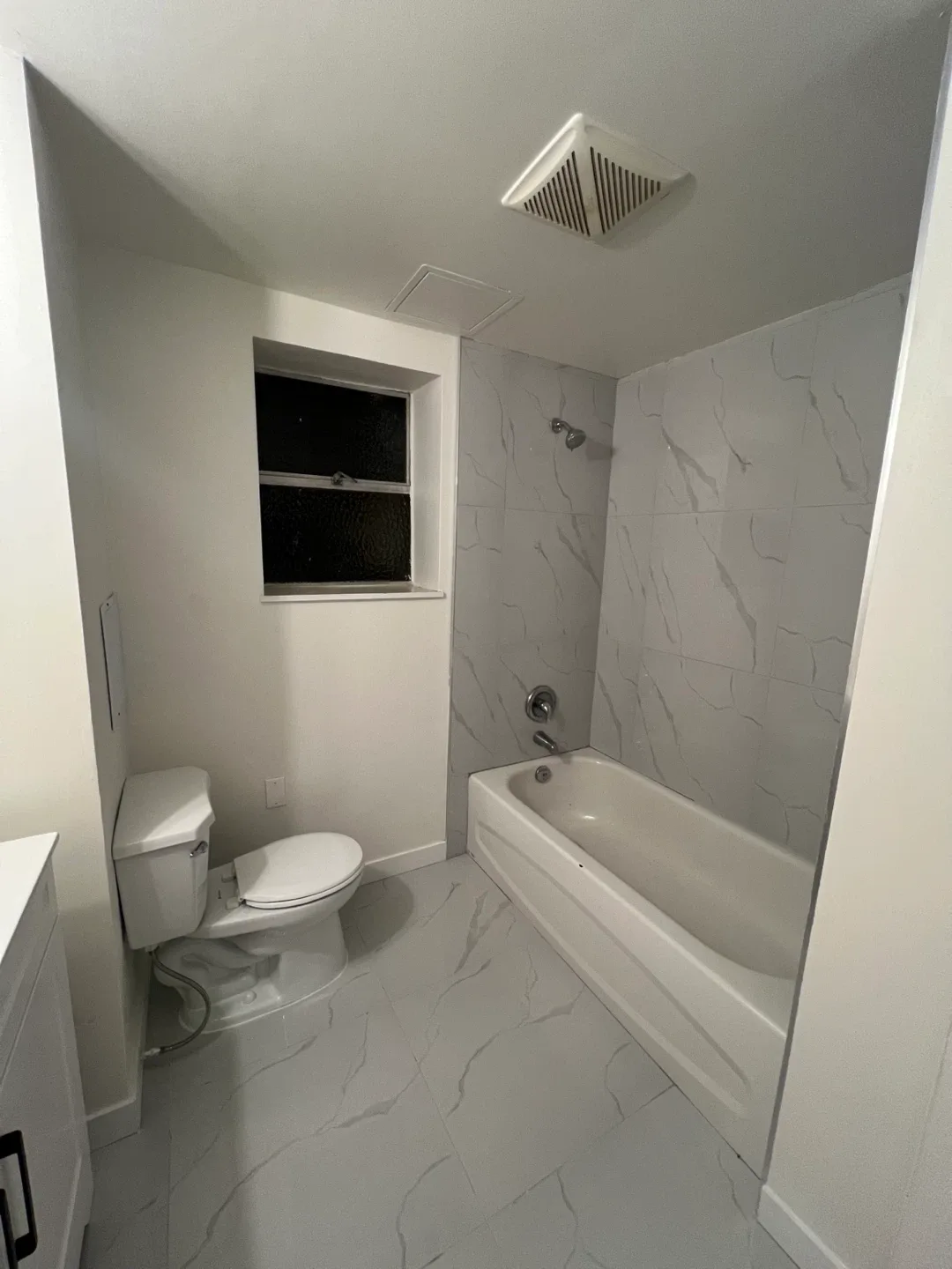 Sept 15 or Oct 1. Move in basement suite Edmonds area image indicator(8)