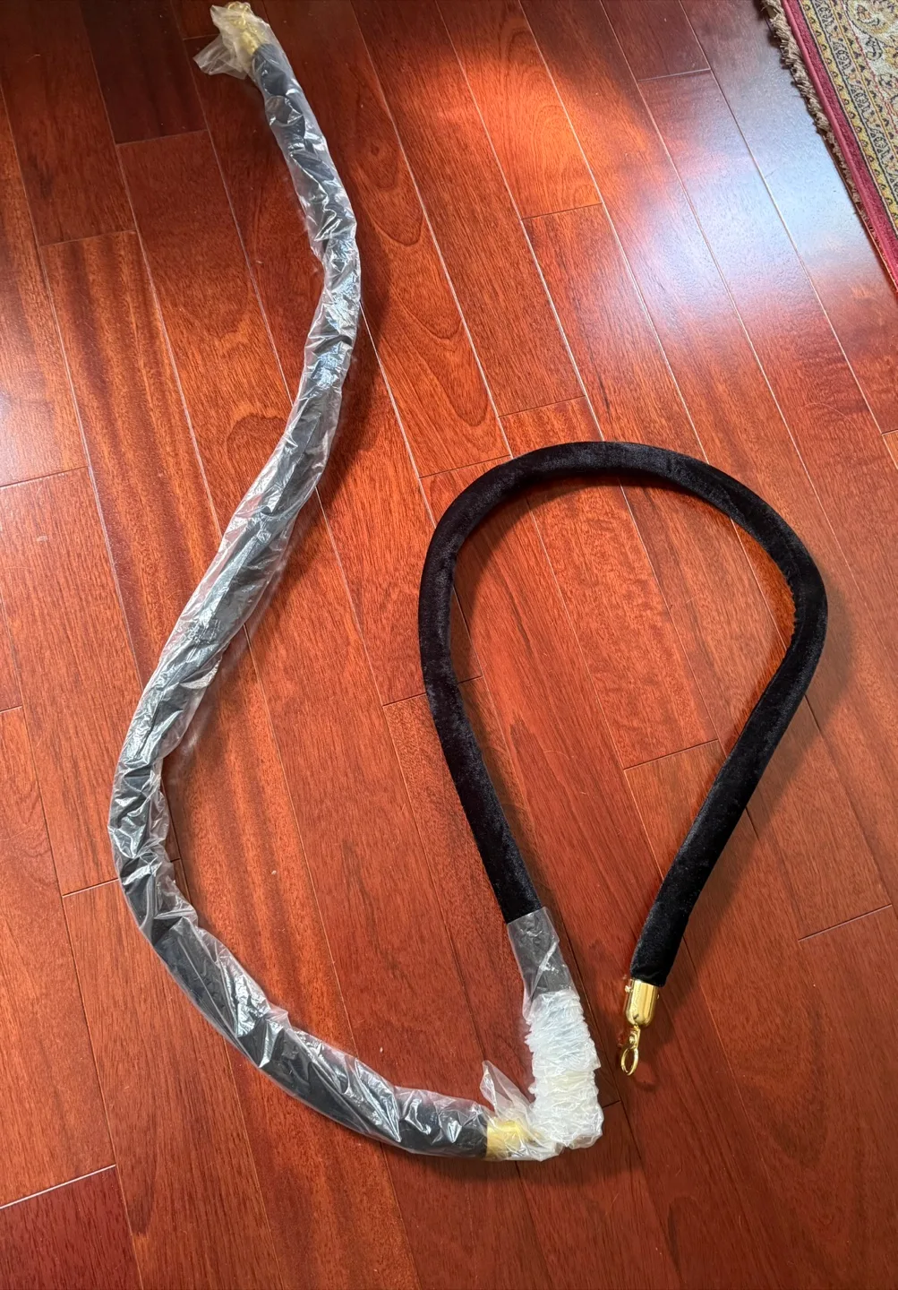 2 New Black Velvet Ropes Barrier image indicator(2)