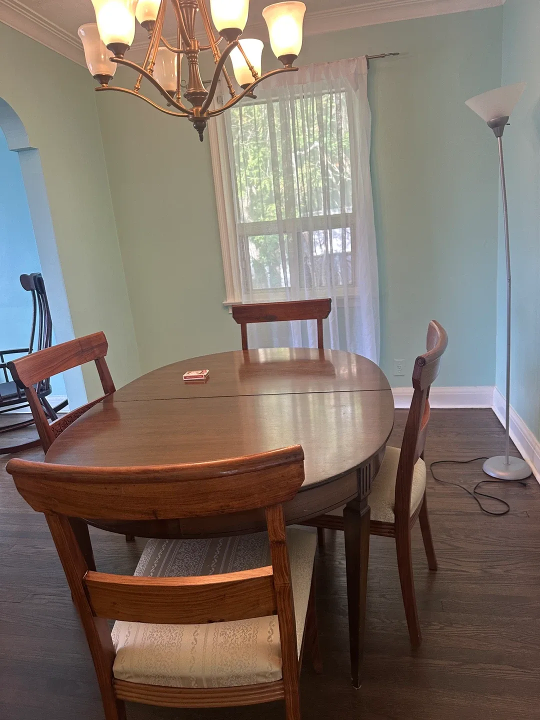 Dining table with 4 chairs image indicator(2)