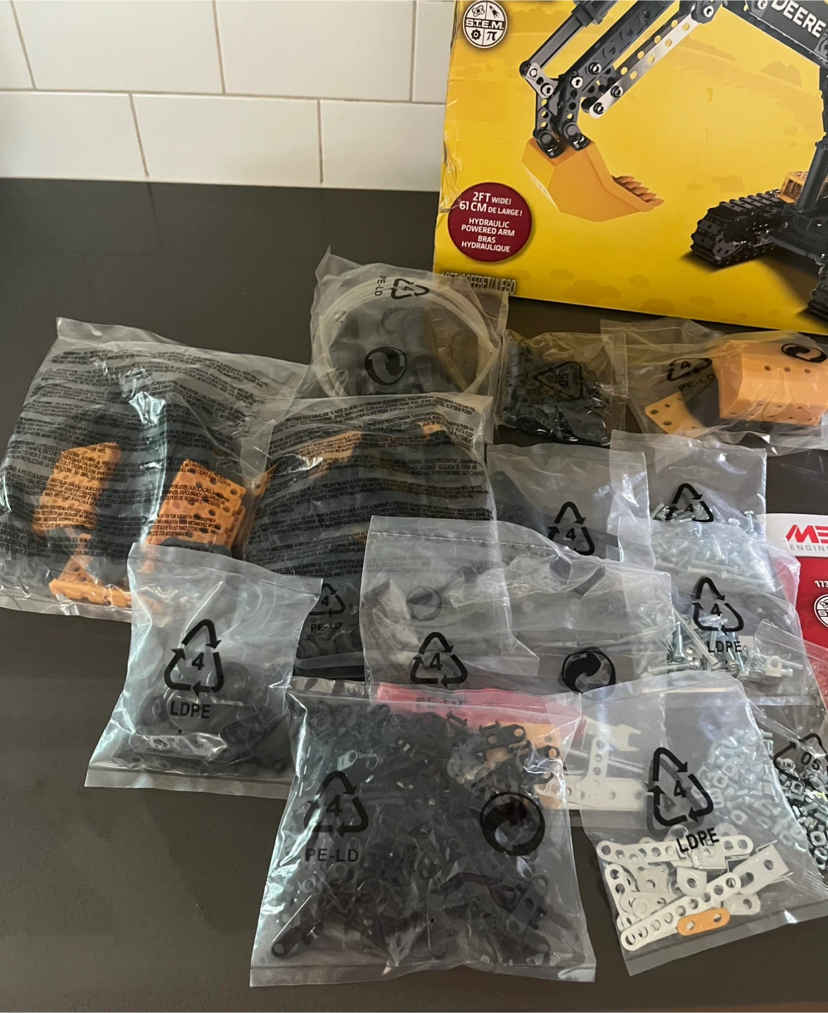 Meccano John Deere 380G Excavator Set - Like New - photo 4