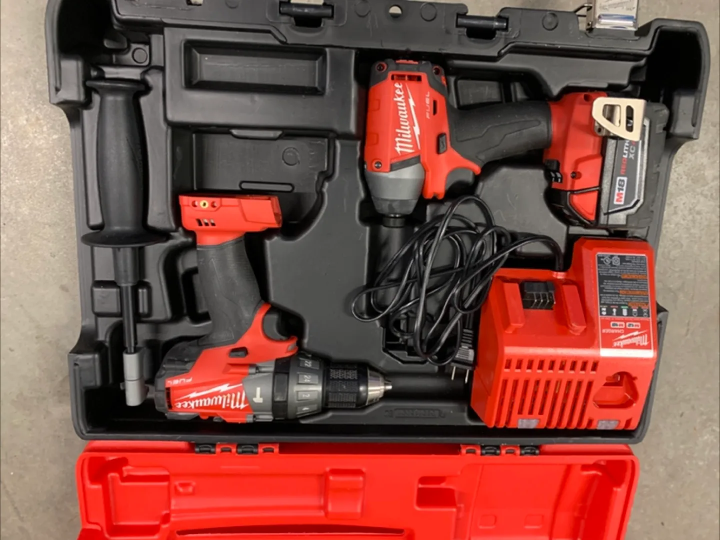 Milwaukee M18 FUEL 2-Tool Combo Kit w/ Circular Saw Tool 7 1/4” image indicator(6)