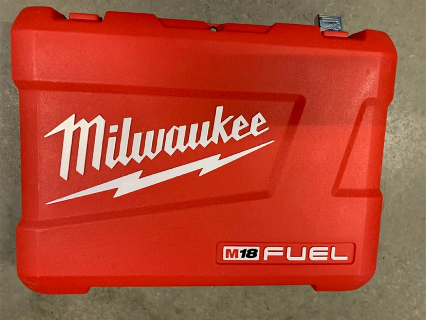 Milwaukee M18 FUEL 2-Tool Combo Kit w/ Circular Saw Tool 7 1/4” image indicator(5)