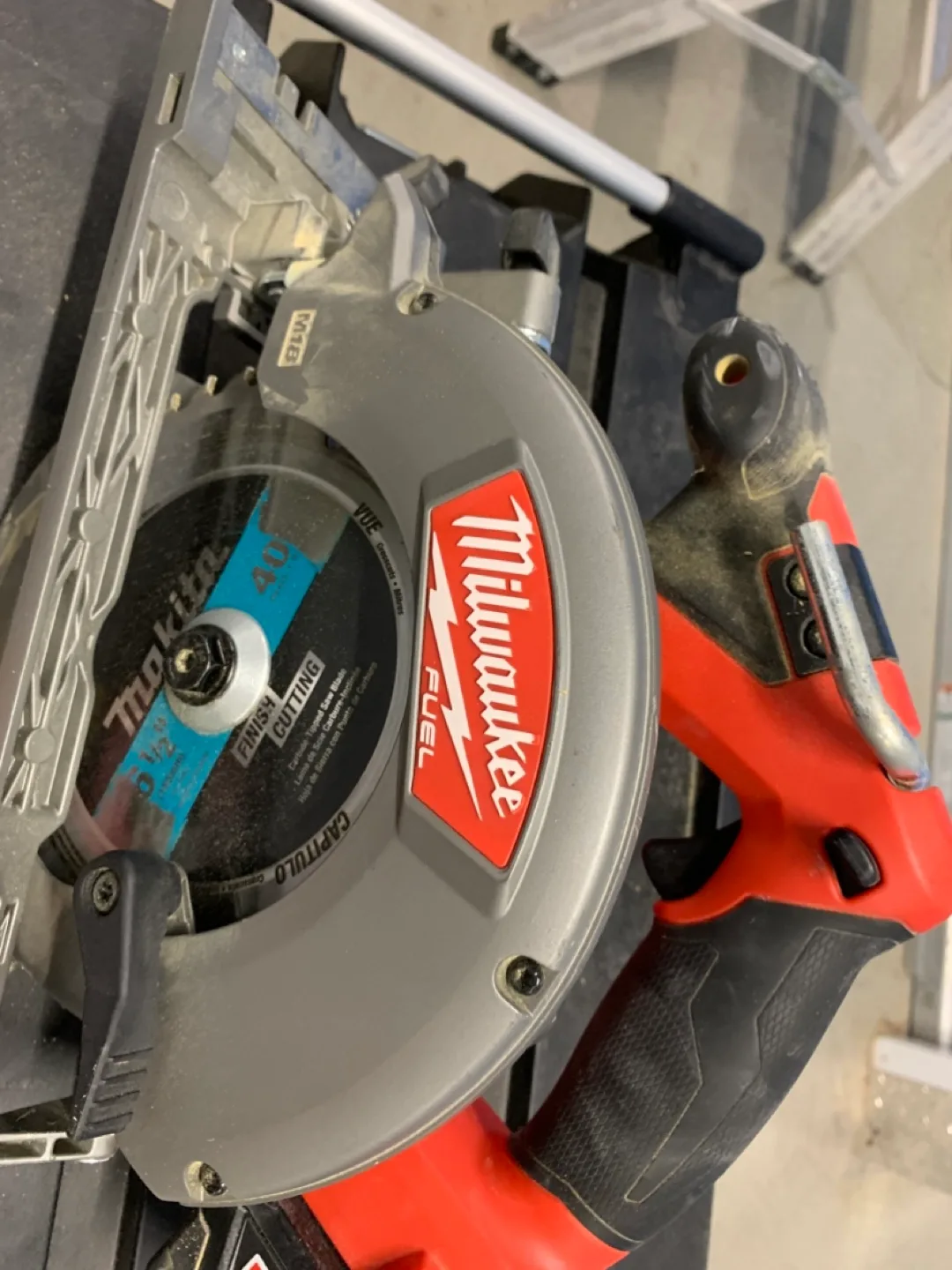 Milwaukee M18 FUEL 2-Tool Combo Kit w/ Circular Saw Tool 7 1/4” image indicator(9)