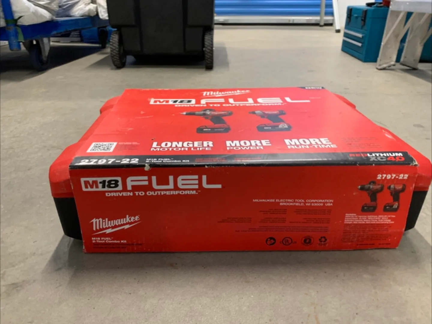 Milwaukee M18 FUEL 2-Tool Combo Kit w/ Circular Saw Tool 7 1/4” image indicator(2)